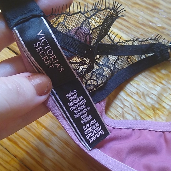 SOLD Pink satin black lace bralette Victoria's secret - Picture 4 of 6
